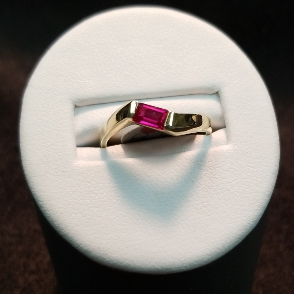 10K yellow gold Ruby ring